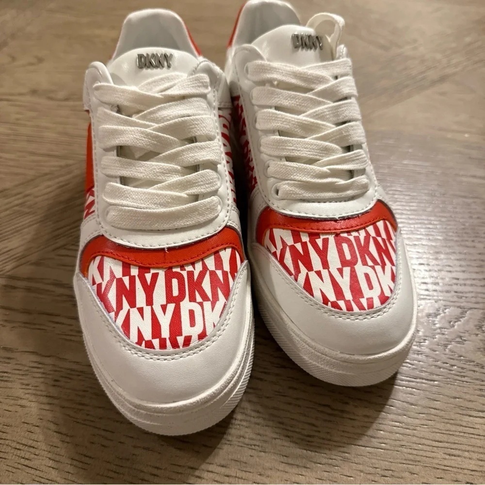 DKNY Women's Odlin Everyday Lace Up Platform Sneaker 6.5